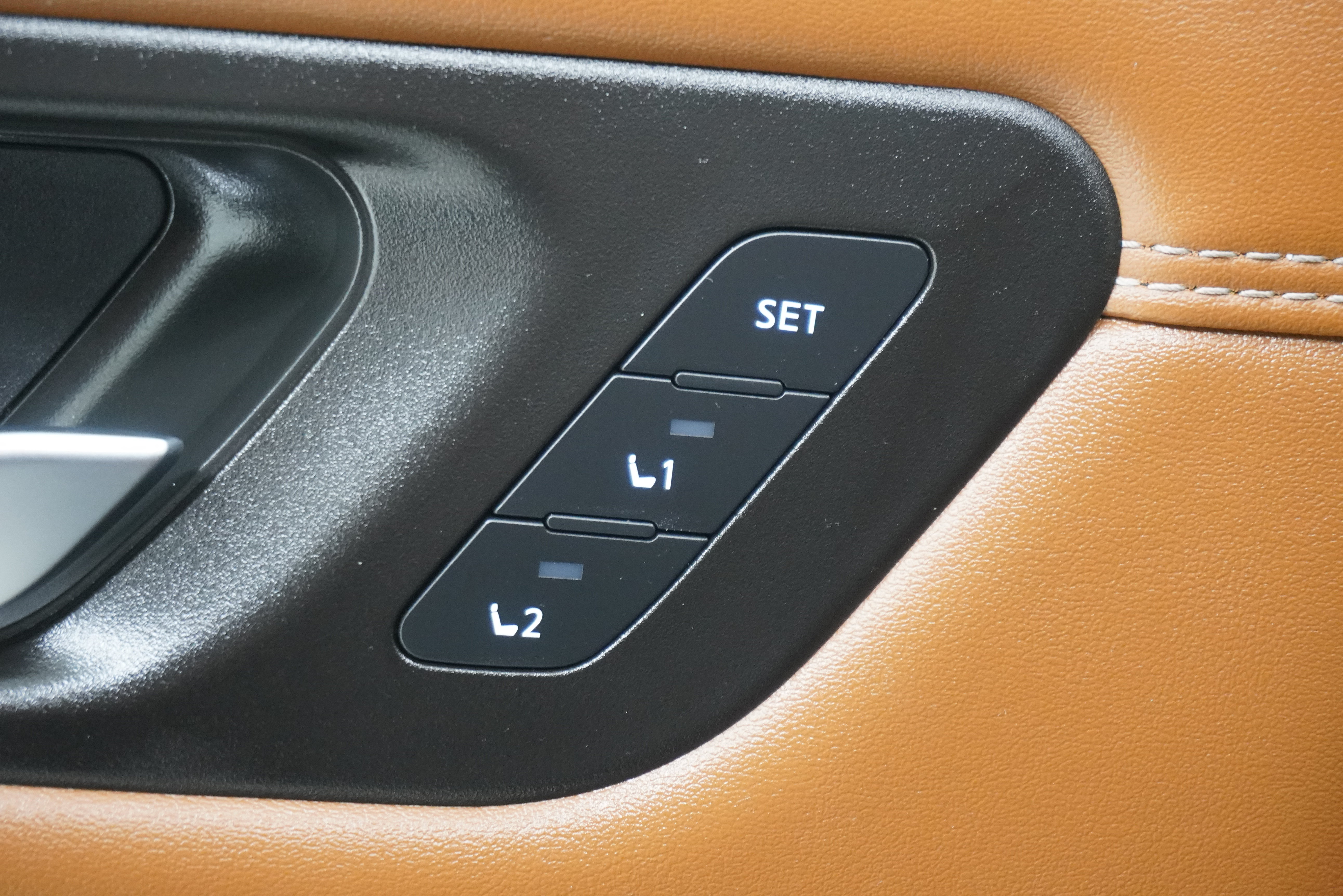 Used 2023 Nissan Pathfinder Platinum FWD image 18