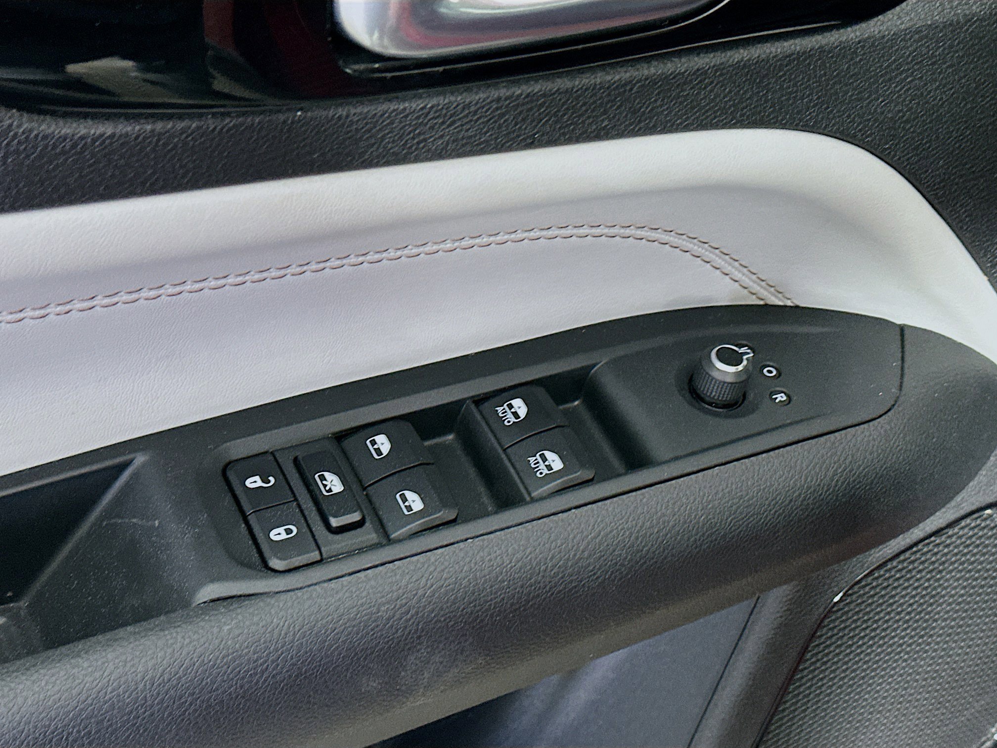 Used 2025 Jeep Compass Limited image 15