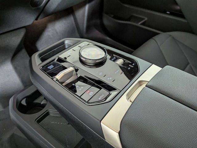 Used 2026 BMW iX xDrive60 w/ Premium Package image 24