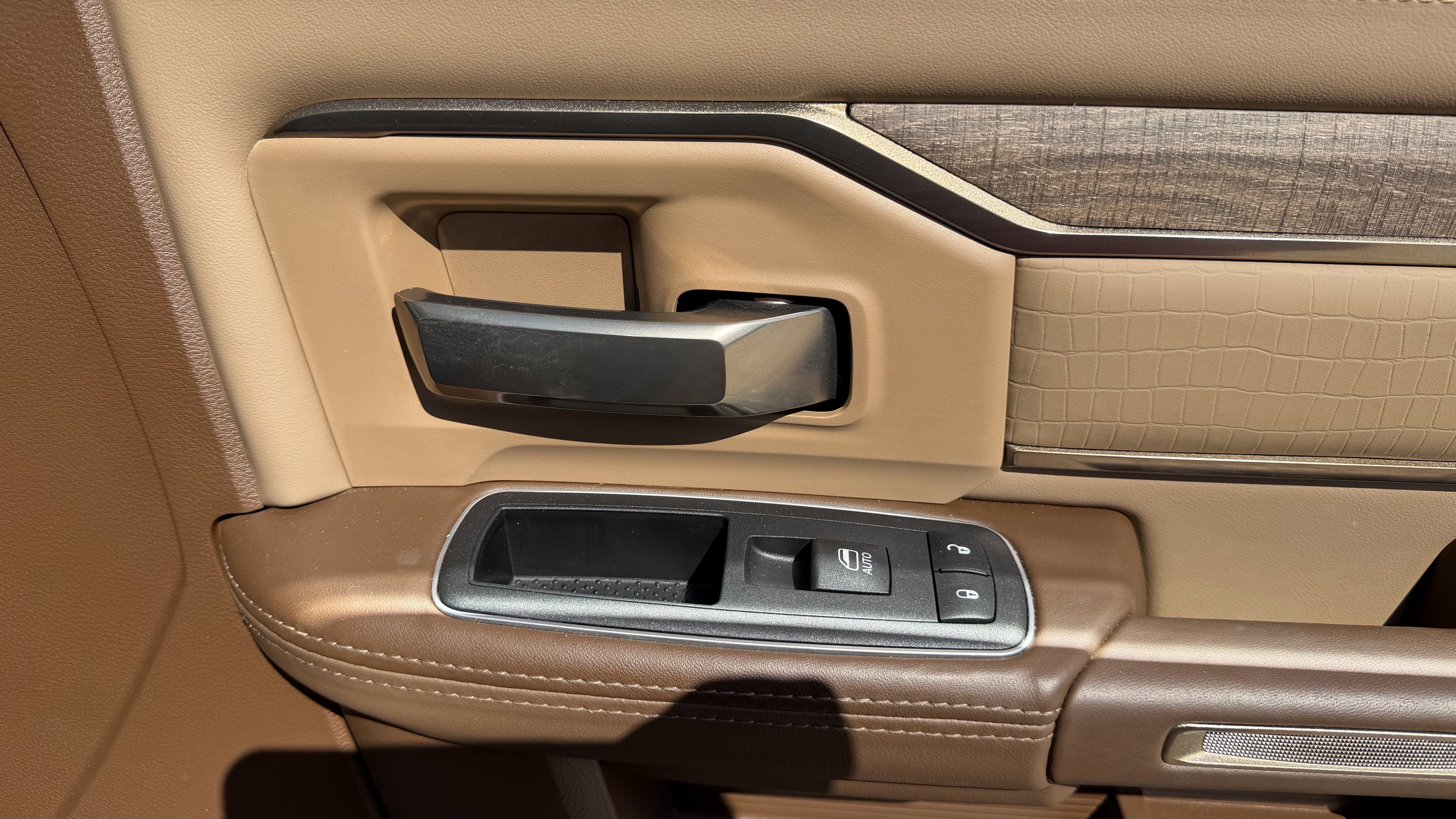 Used 2024 RAM 3500 Limited w/ Safety Group image 38