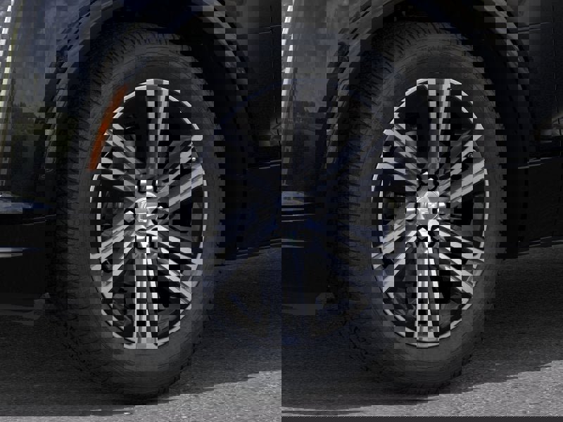 New 2025 Cadillac Lyriq Luxury w/ LPO, Floor Liner Package image 9