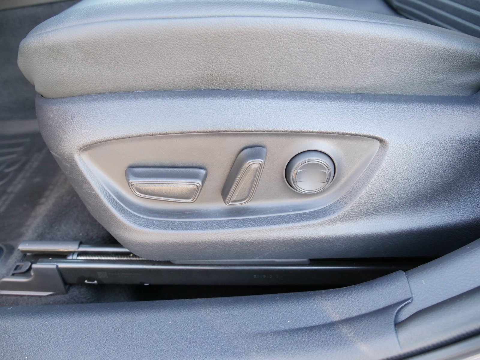 Used 2023 Toyota Camry SE image 16