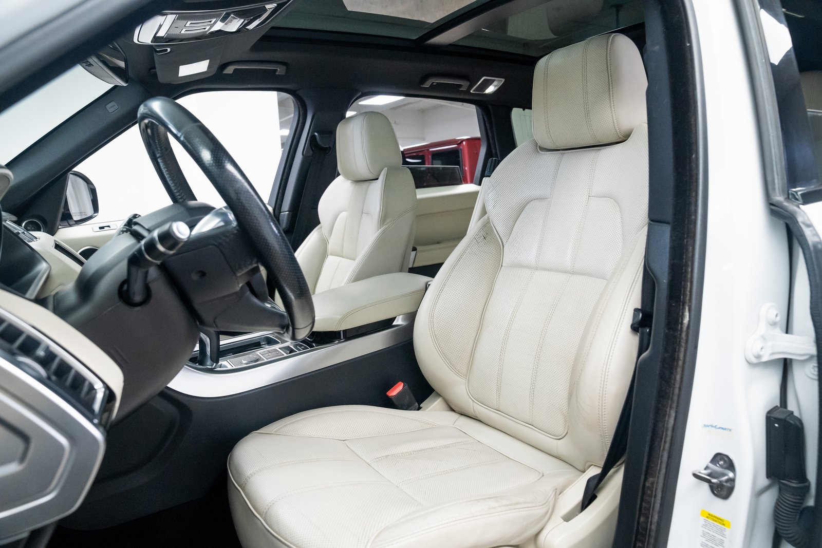 Used 2014 Land Rover Range Rover Sport HSE image 18