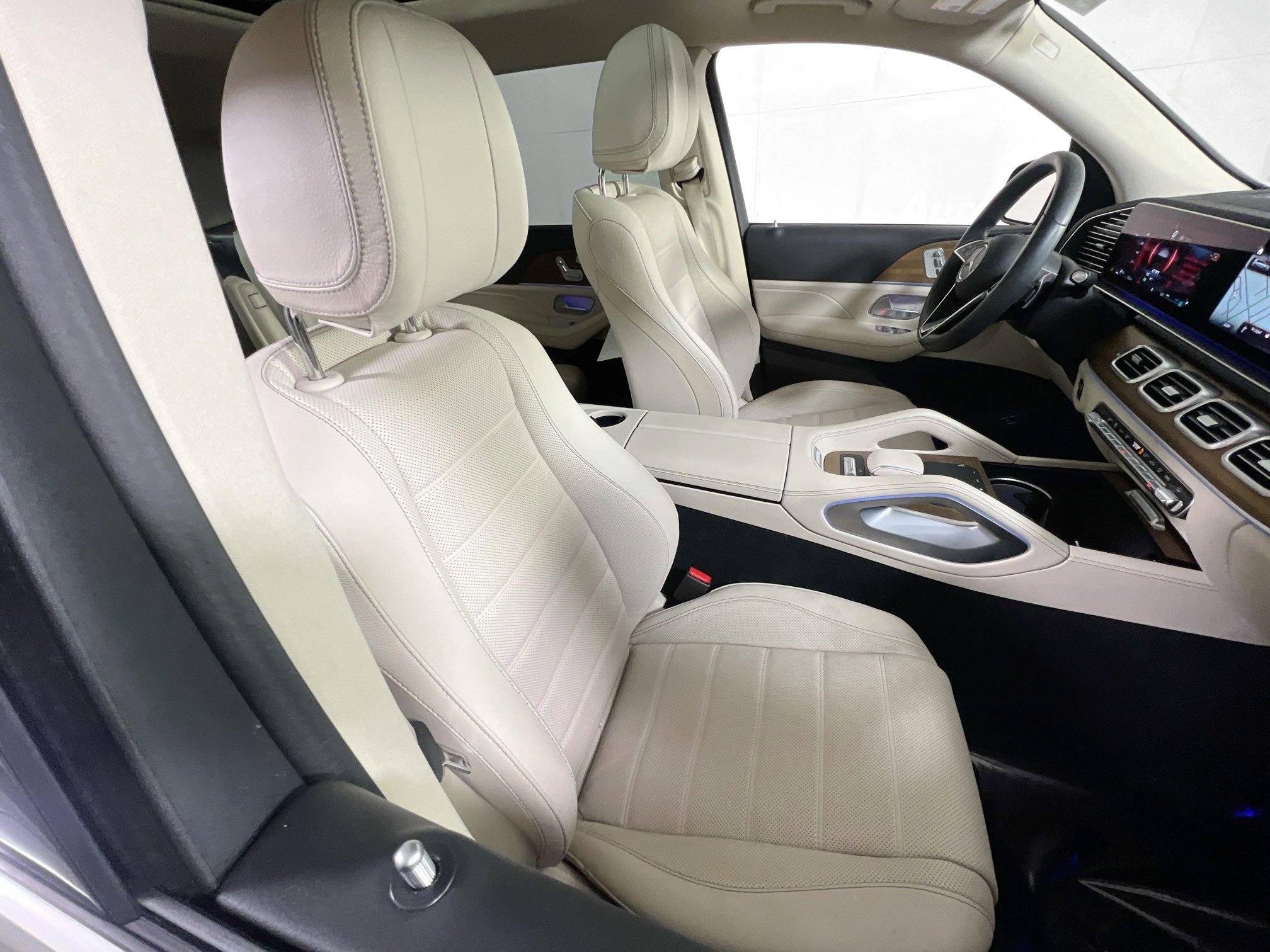 Used 2024 Mercedes-Benz GLS 450 4MATIC image 29