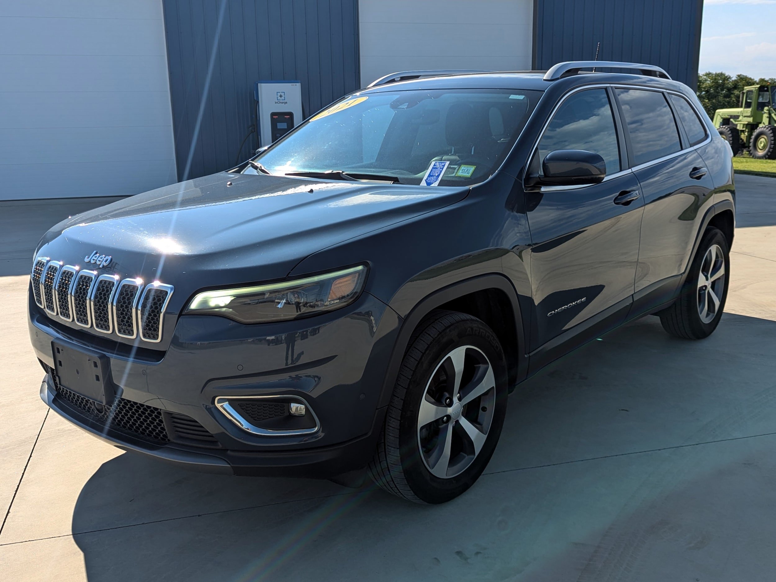 Used 2021 Jeep Cherokee Limited AWD/4WD image 1
