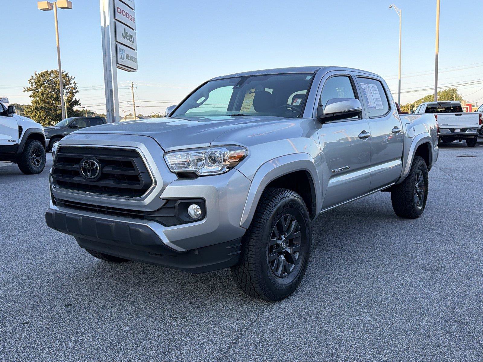 Used 2022 Toyota Tacoma SR5 w/ Technology Package RWD image 2