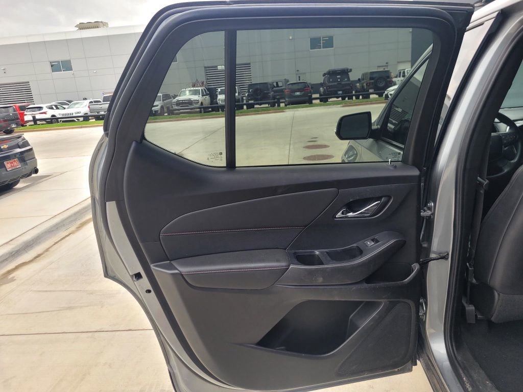 Used 2023 Chevrolet Traverse RS FWD image 14