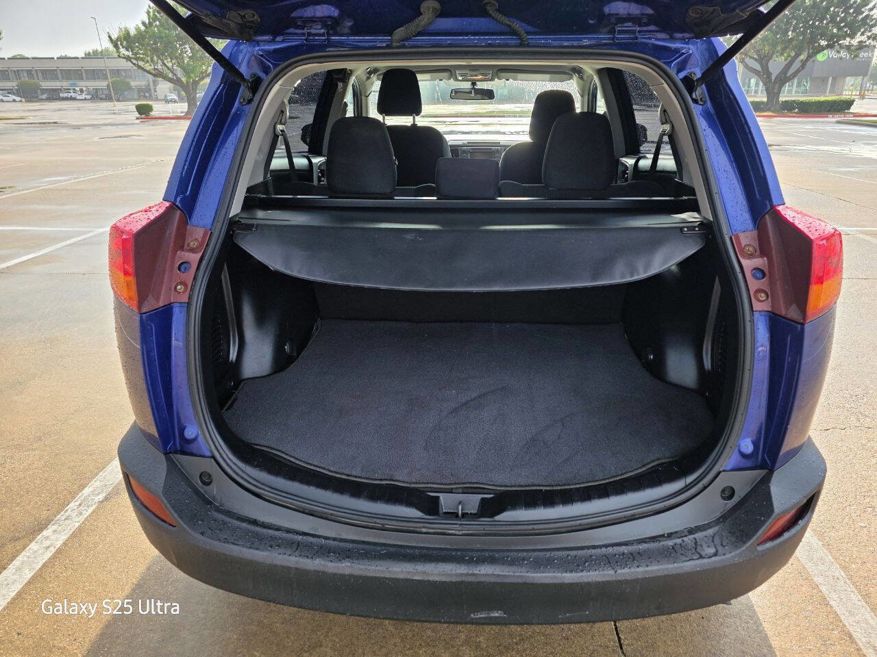 Used 2015 Toyota RAV4 LE FWD image 18