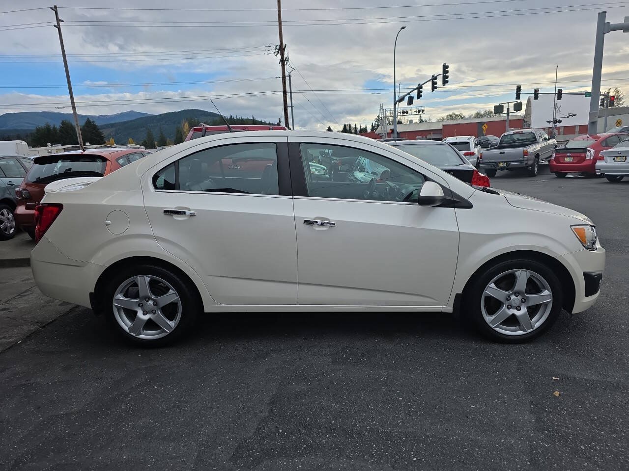 Used 2013 Chevrolet Sonic LTZ FWD image 2