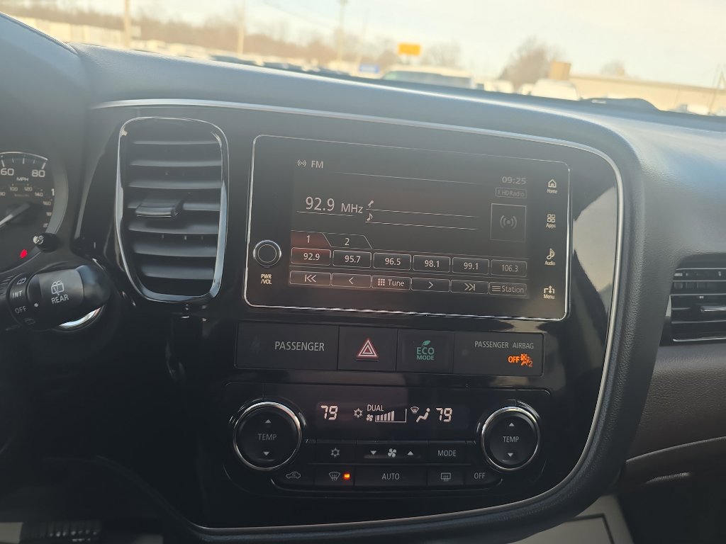 Used 2018 Mitsubishi Outlander SEL image 24