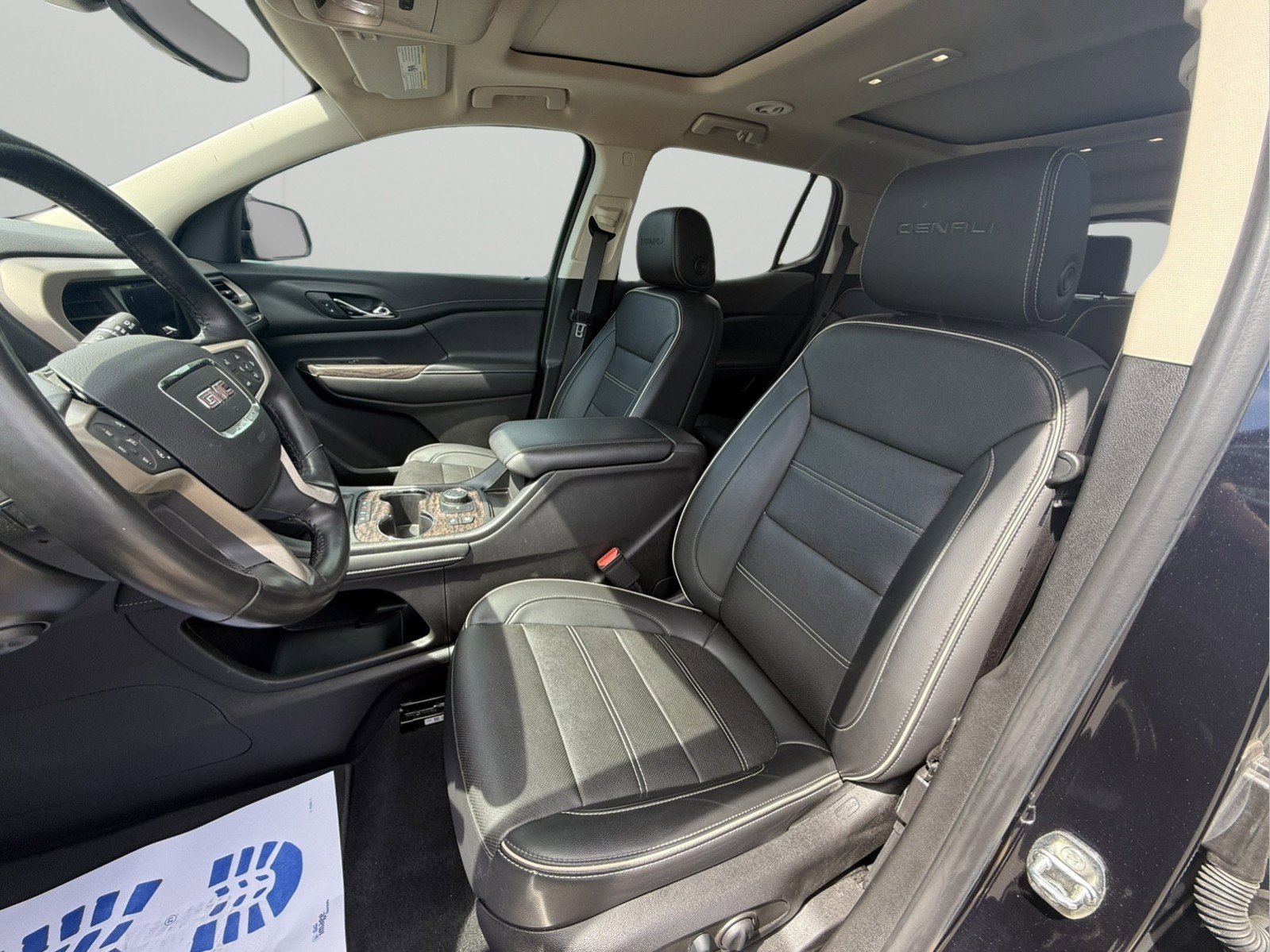 Used 2022 GMC Acadia Denali w/ Denali Technology Package image 4