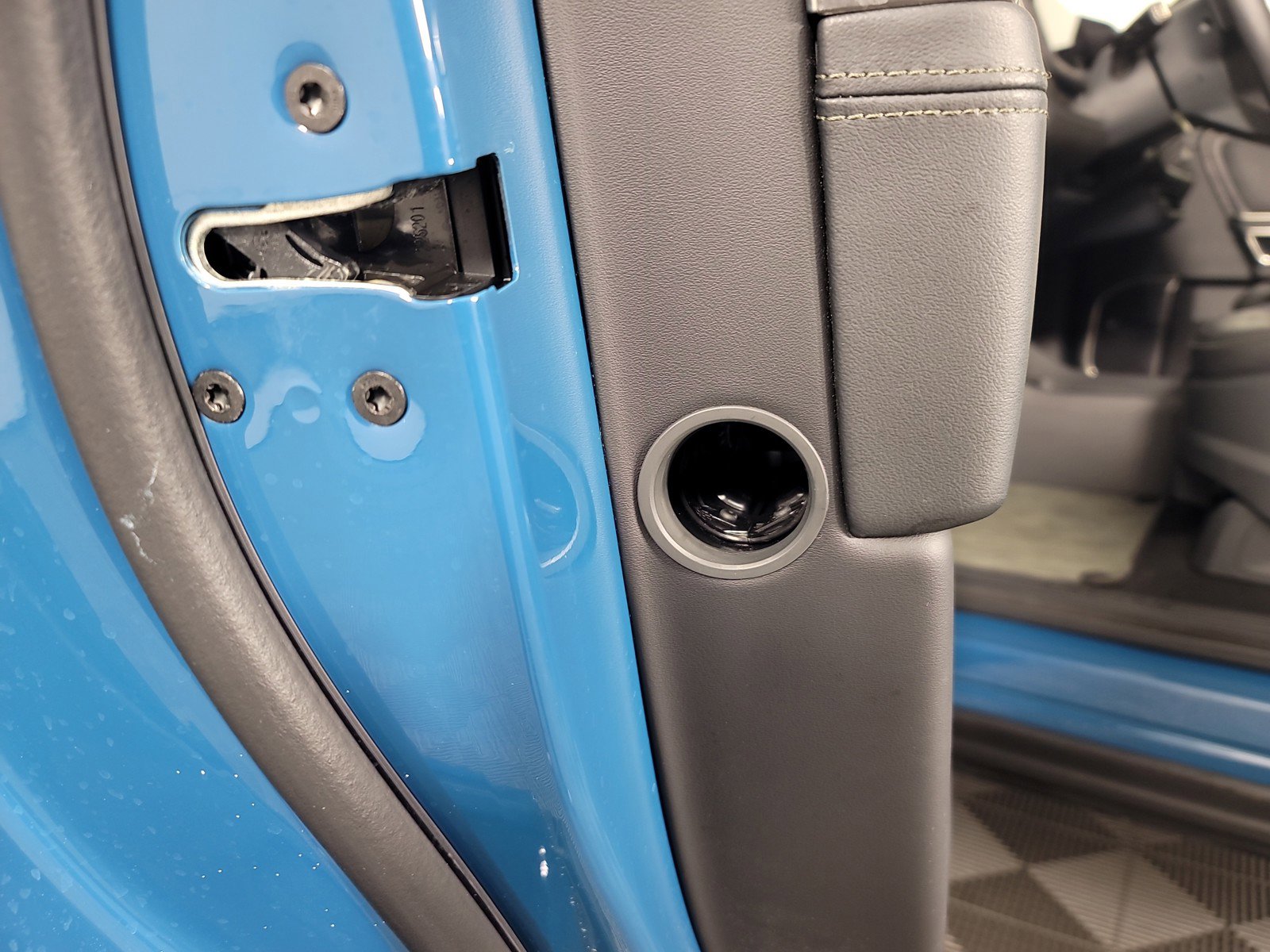 Used 2023 Rivian R1S Adventure image 31