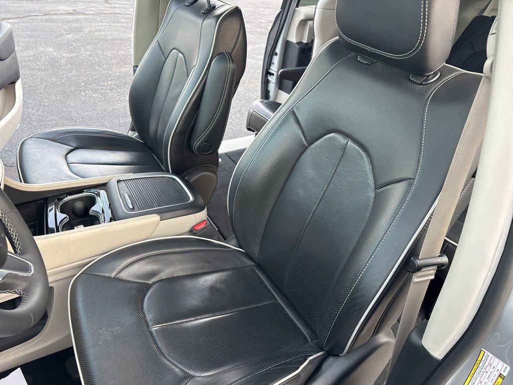 Used 2024 Chrysler Pacifica Limited FWD image 46