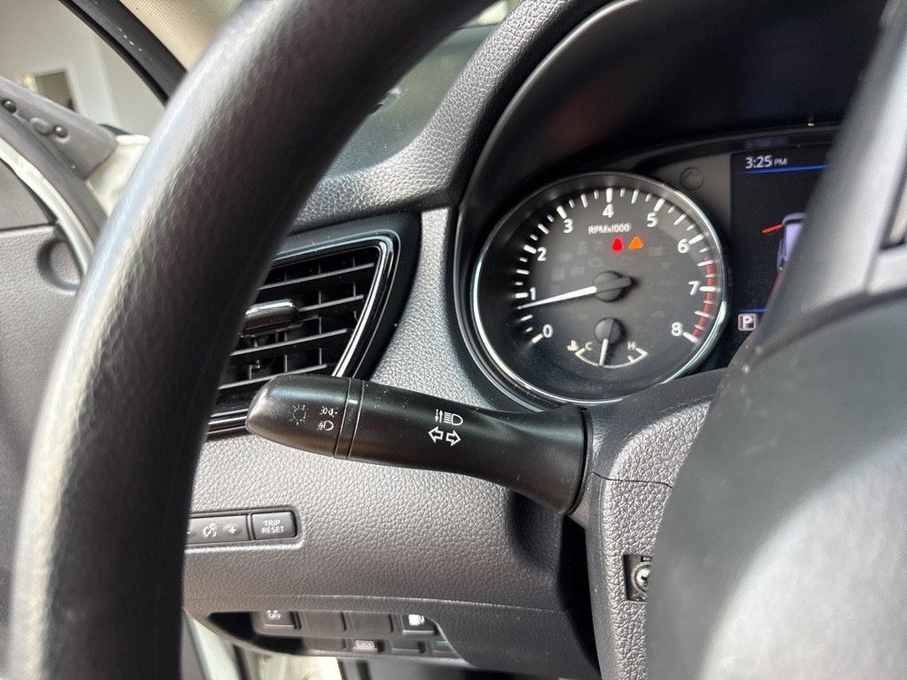 Used 2018 Nissan Rogue S image 34