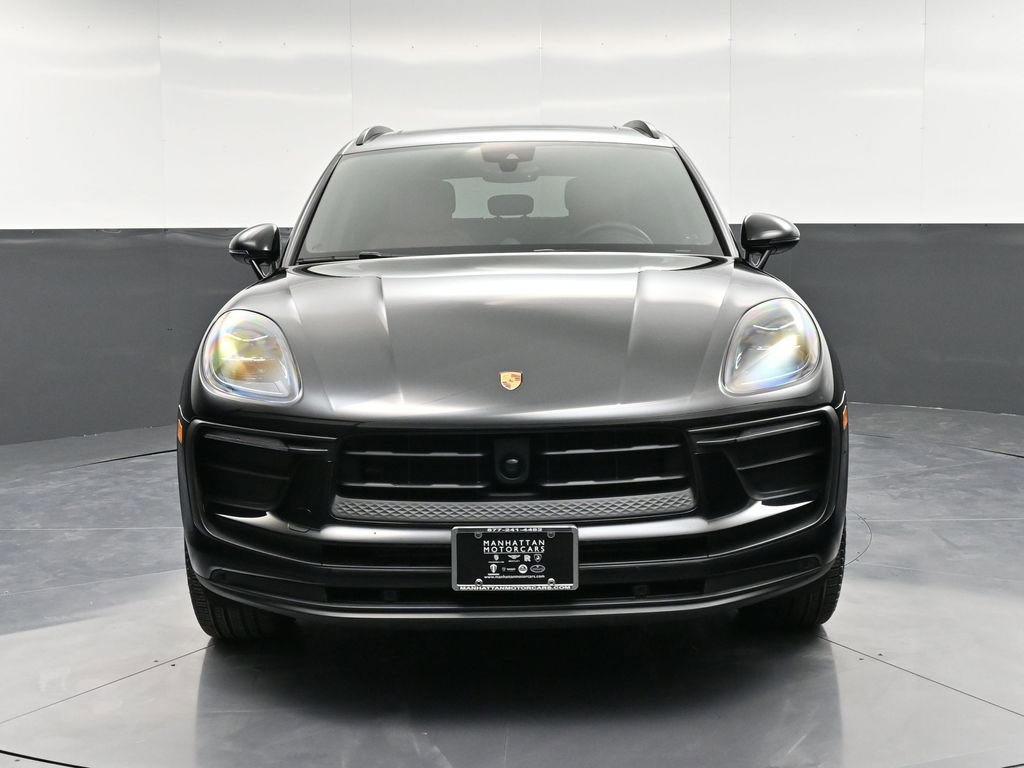 Certified 2025 Porsche Macan image 11