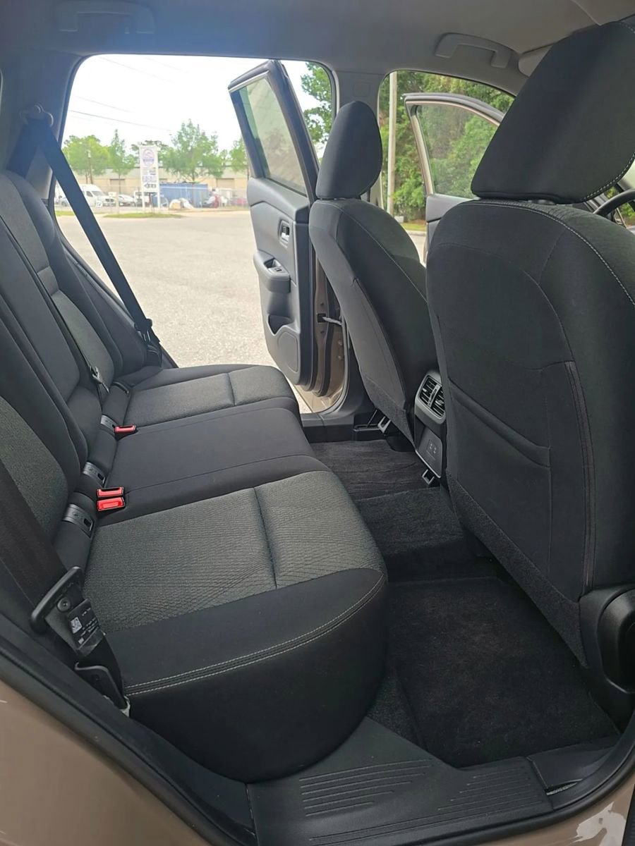 Used 2025 Nissan Rogue SV image 17