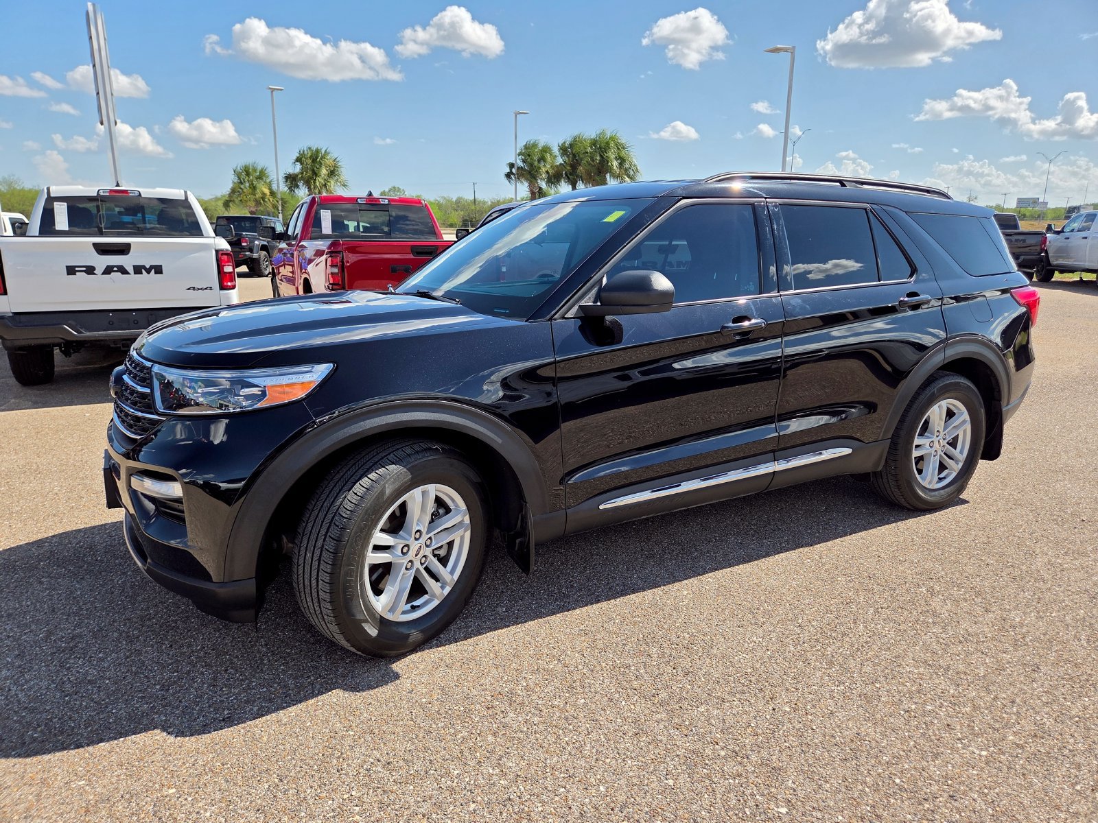 Used 2023 Ford Explorer XLT w/ Equipment Group 202A RWD image 3