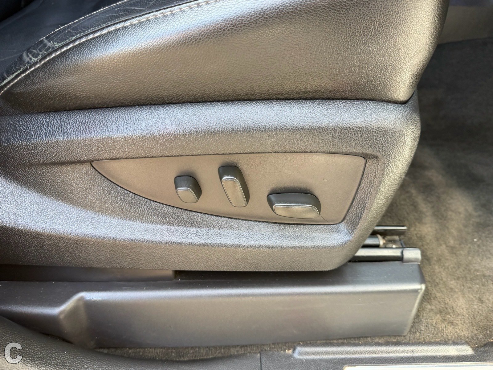 Used 2015 Chevrolet Suburban LT RWD image 14