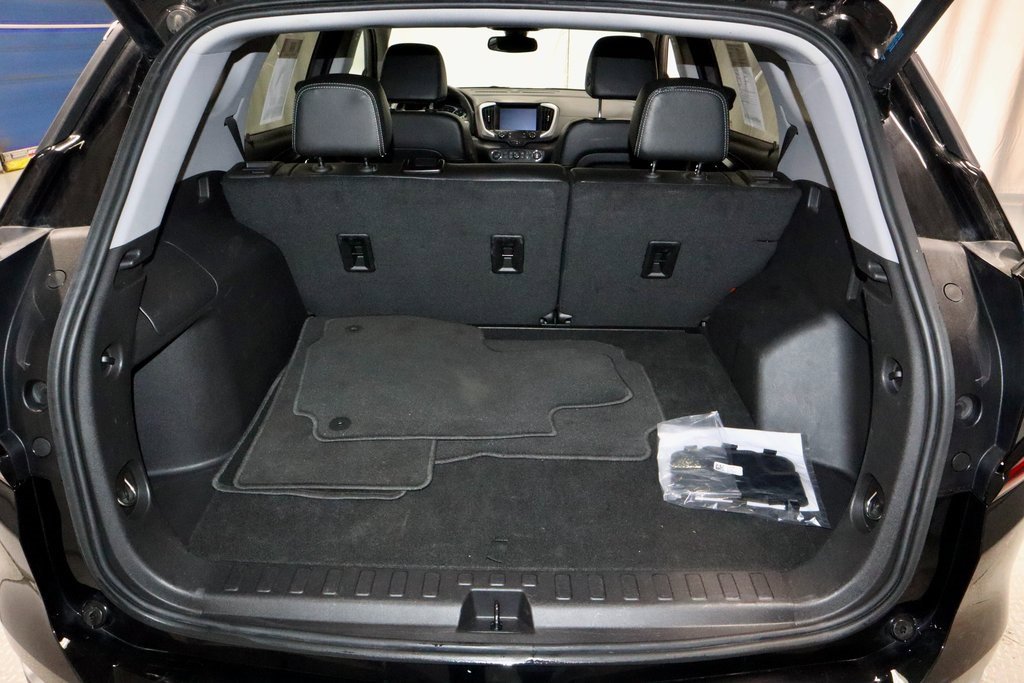 Used 2024 GMC Terrain SLT image 13