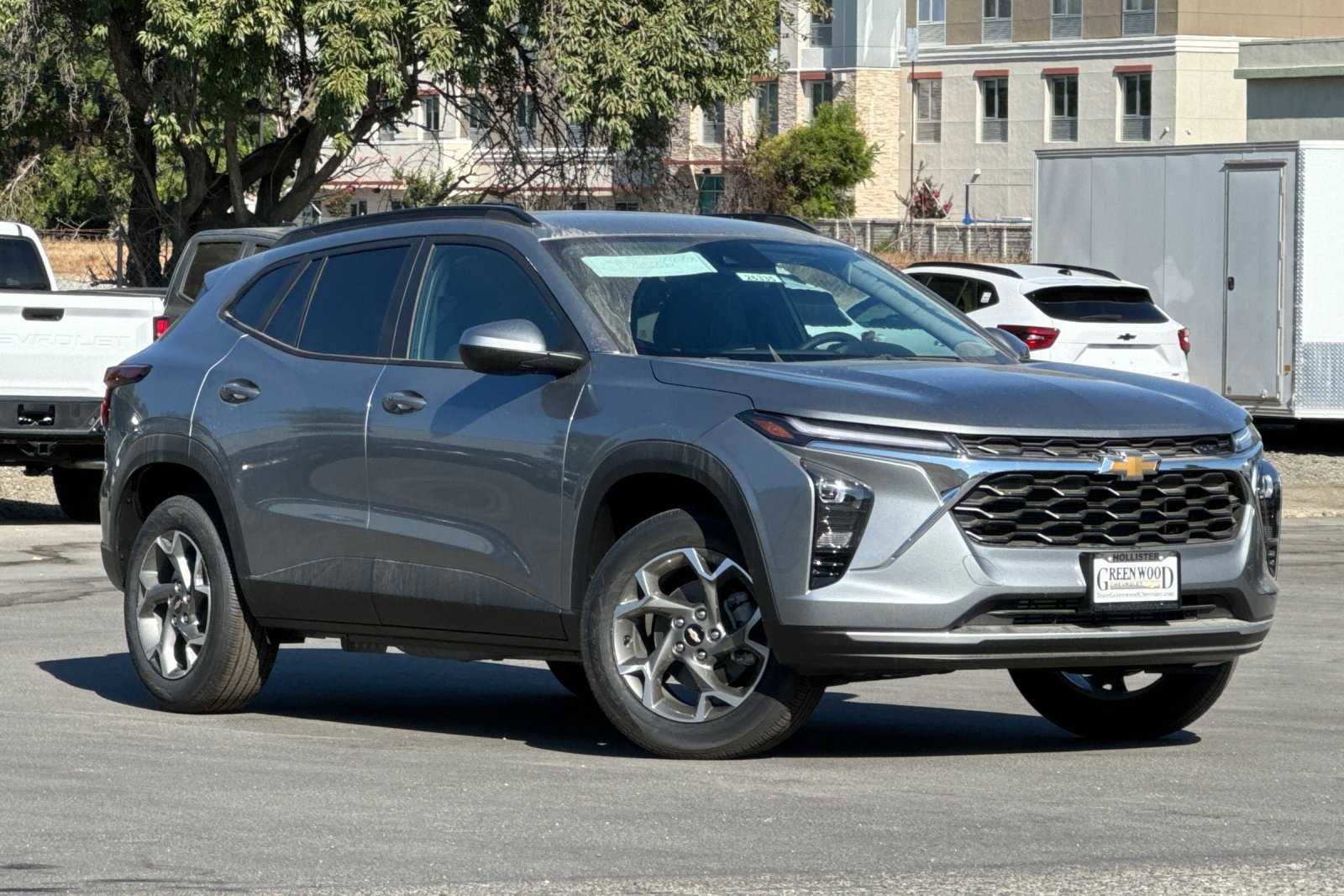 New 2025 Chevrolet Trax LT w/ Driver Confidence Package image 2