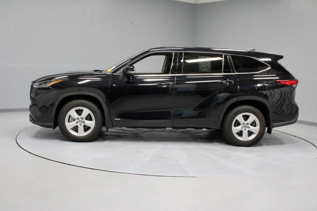 Used 2022 Toyota Highlander LE AWD/4WD image 7