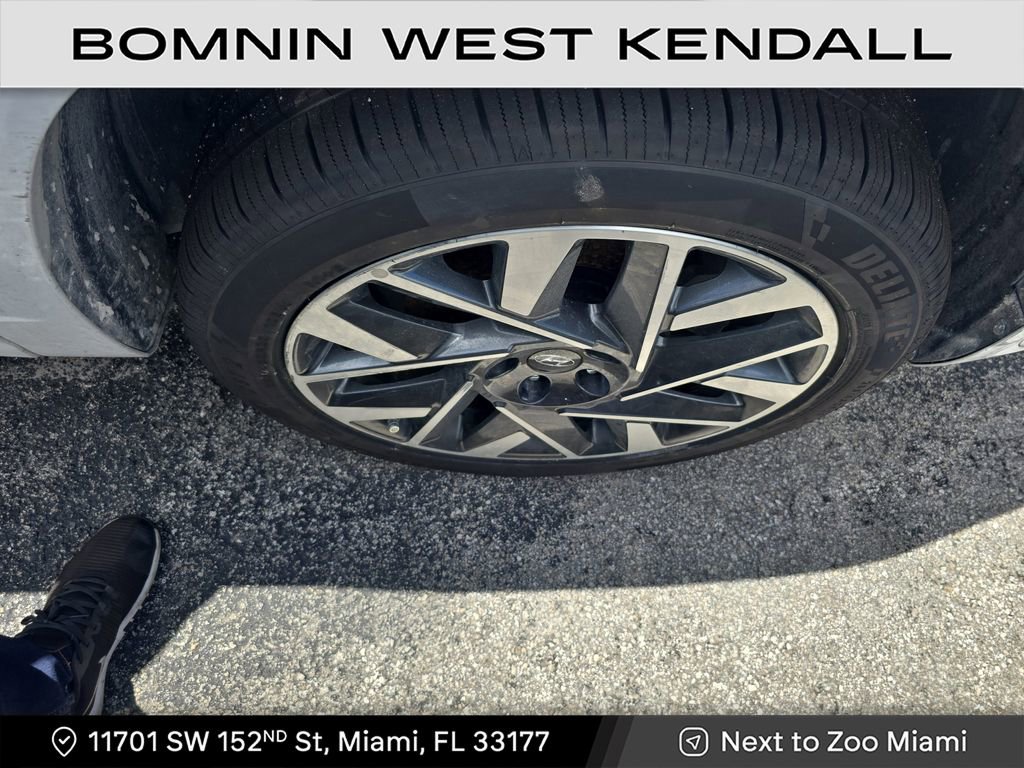 Used 2021 Hyundai Santa Fe Calligraphy image 9