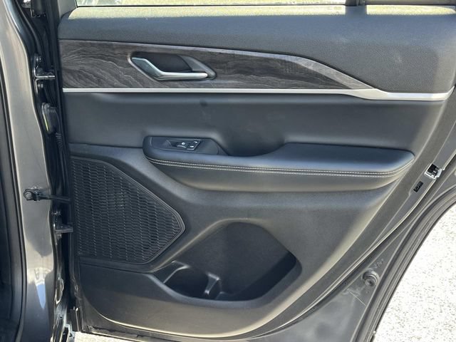 Used 2025 Jeep Grand Cherokee Limited AWD/4WD image 19