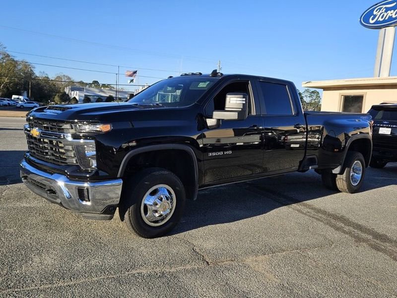 Used 2025 Chevrolet Silverado 3500 LT w/ Convenience Package AWD/4WD image 4
