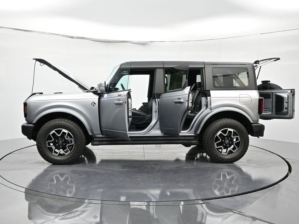 Used 2023 Ford Bronco Outer Banks image 45