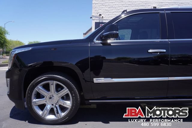 Used 2018 Cadillac Escalade Premium Luxury AWD/4WD image 49