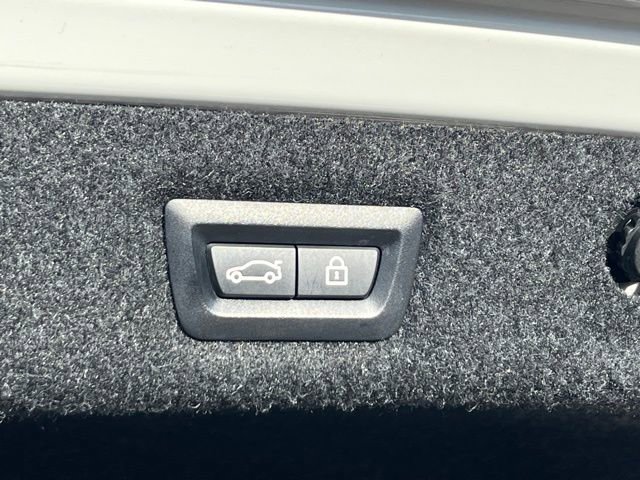 Used 2018 BMW M550i xDrive w/ Driving Assistance Package image 10