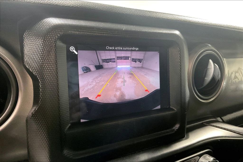 Used 2022 Jeep Gladiator Willys image 29