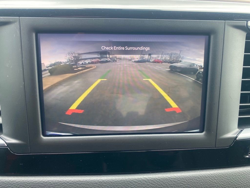 Used 2023 Chrysler Voyager LX image 13