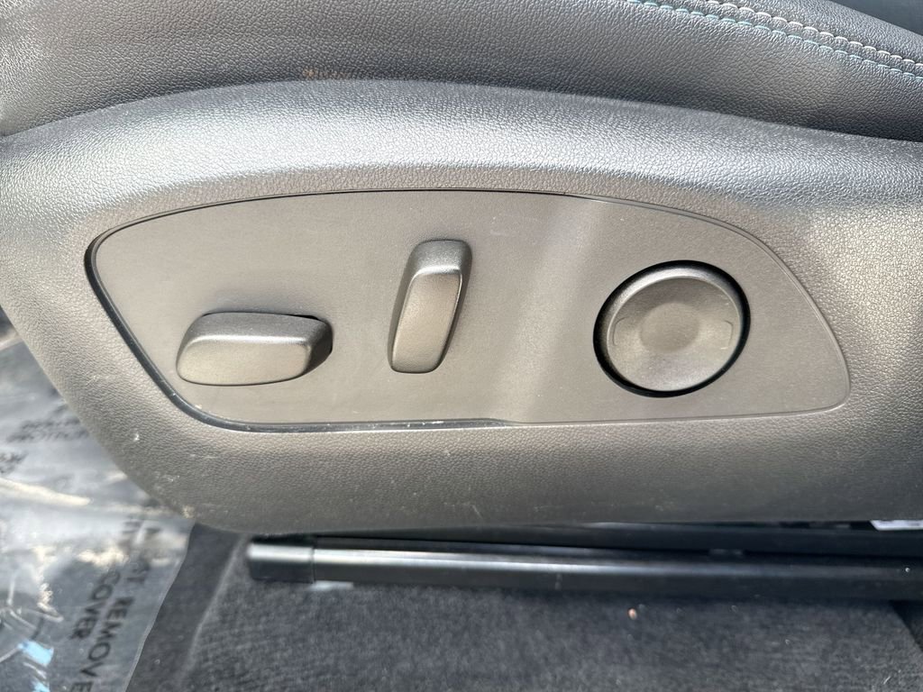 Used 2025 Chevrolet Equinox EV LT image 14