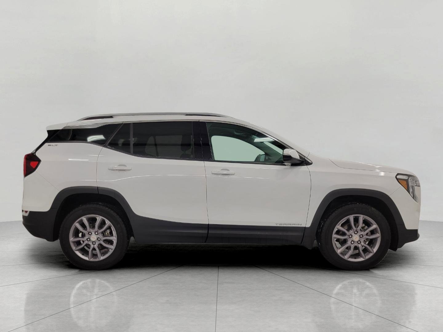 Used 2024 GMC Terrain SLT image 12