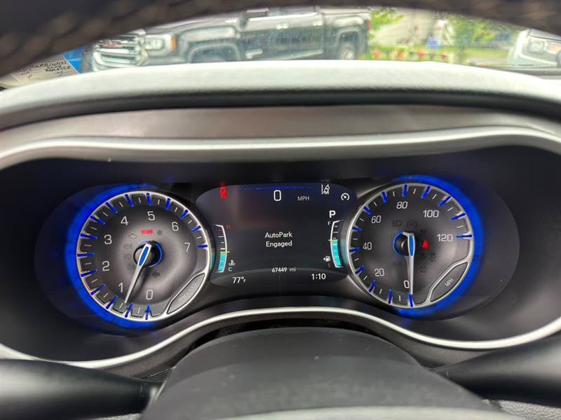 Used 2024 Chrysler Pacifica Touring-L FWD image 11