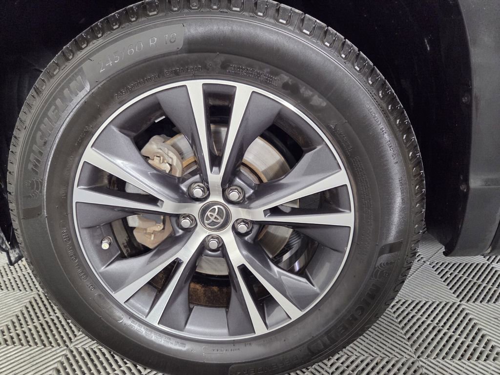 Used 2019 Toyota Highlander Plus FWD image 10