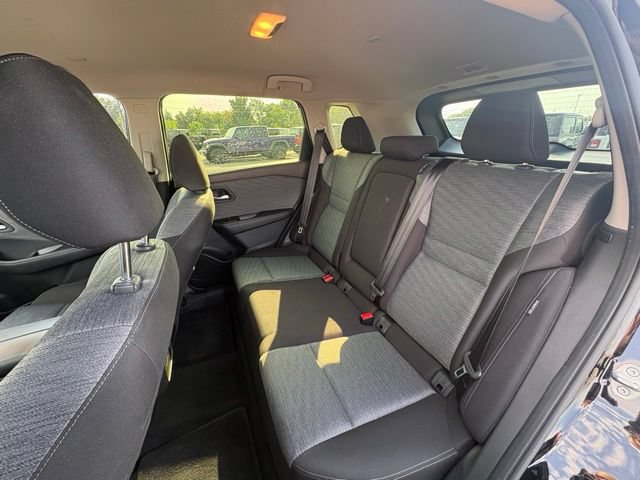 Used 2023 Nissan Rogue SV FWD image 25