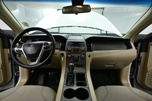 Used 2018 Ford Taurus SE FWD image 18
