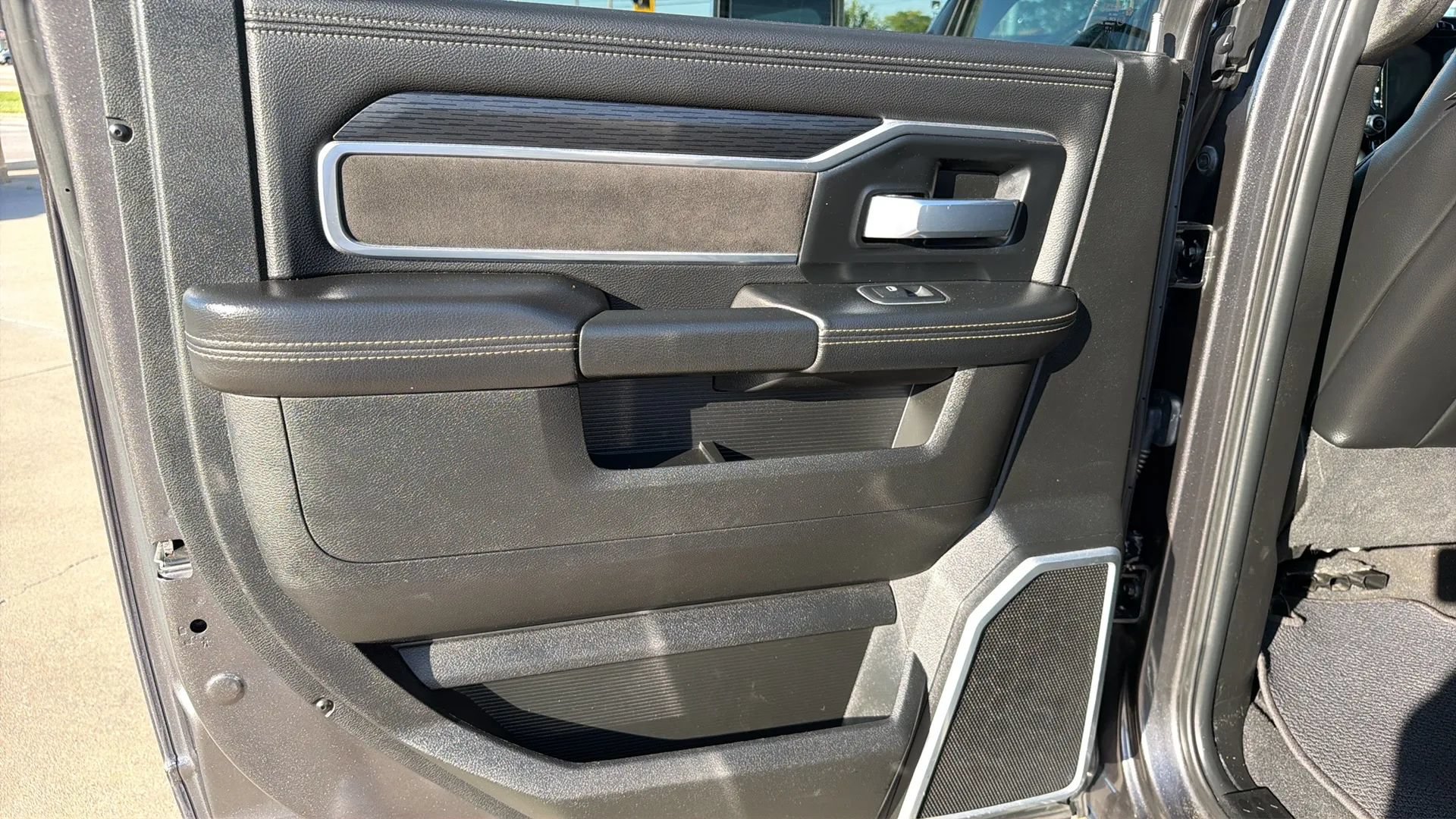 Used 2023 RAM 3500 Laramie AWD/4WD image 54