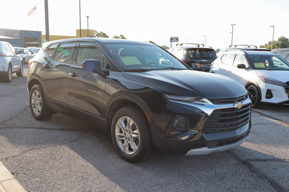 Used 2021 Chevrolet Blazer LT w/ LPO, Sport Package FWD image 3