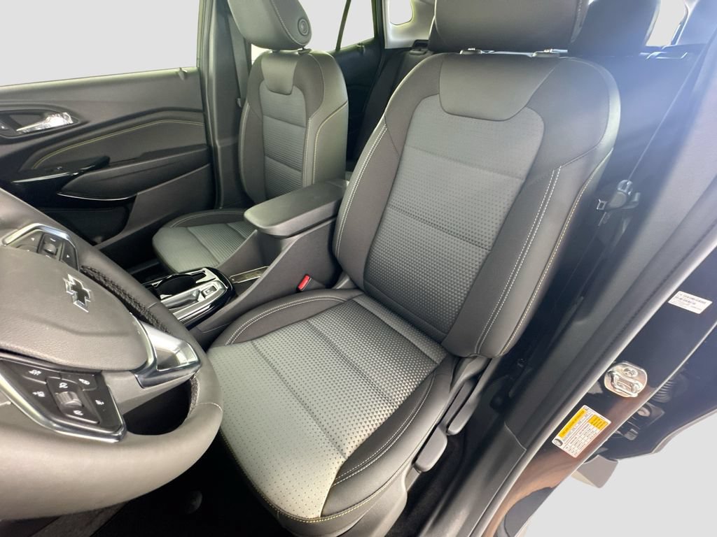 New 2026 Chevrolet Trax LT w/ Midnight Edition FWD image 12