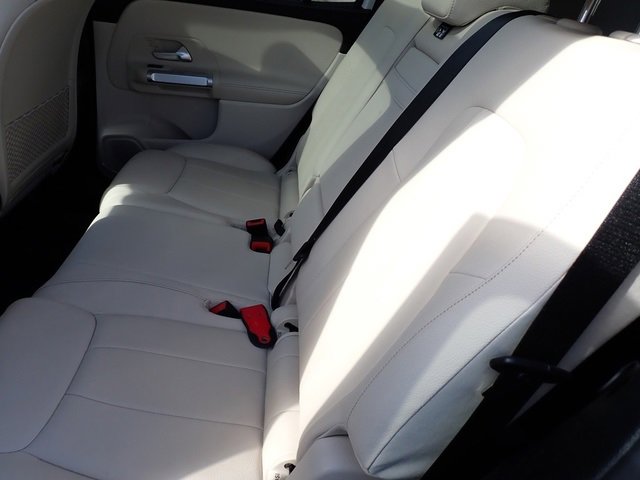 Used 2022 Mercedes-Benz GLB 250 4MATIC w/ Premium Package Lite image 17