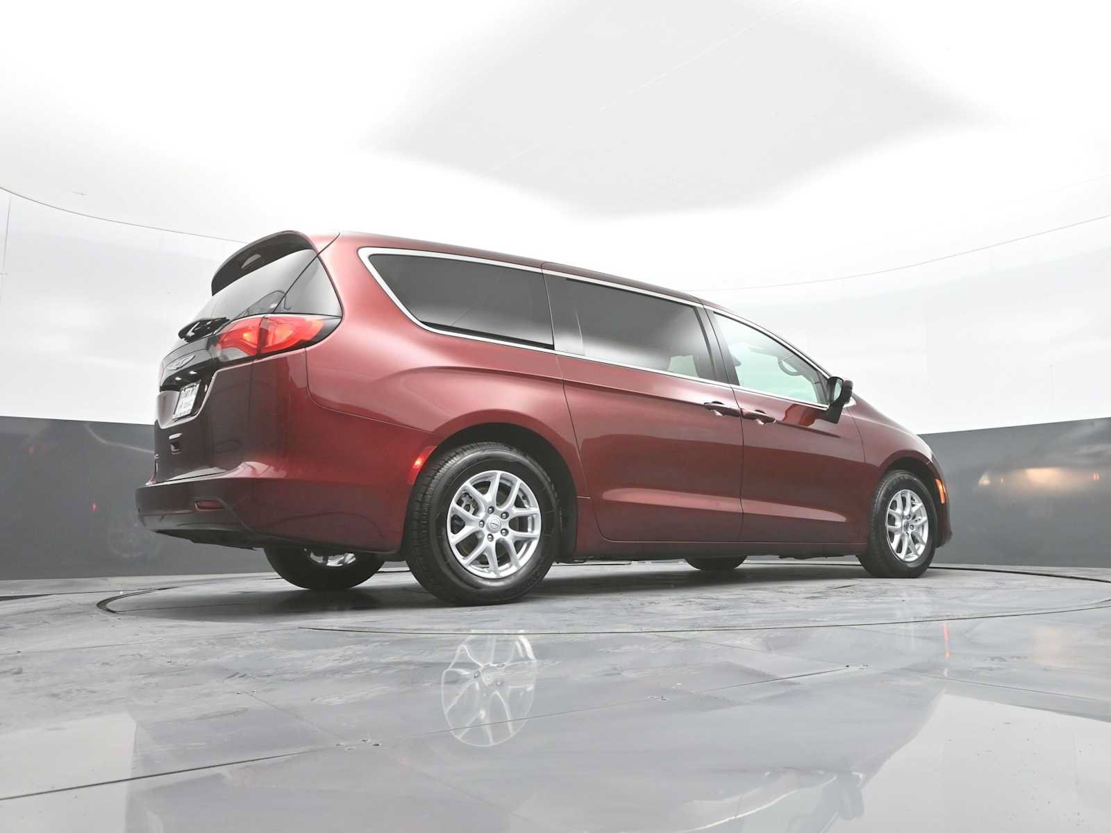 Used 2023 Chrysler Voyager LX FWD image 42
