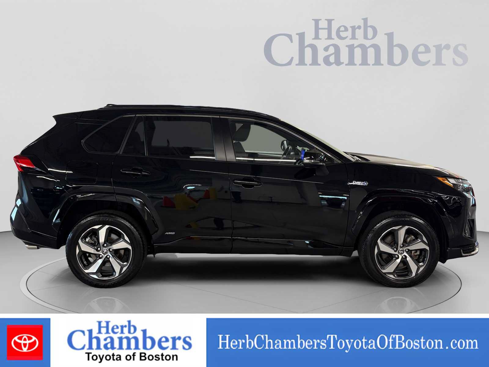 Used 2024 Toyota RAV4 SE w/ Weather & Moonroof Package AWD/4WD image 12