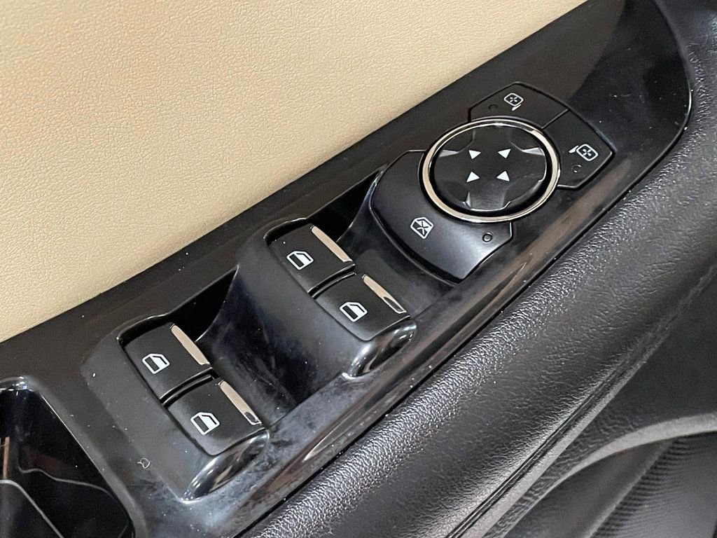 Used 2015 Ford Edge SEL w/ Equipment Group 201A image 15