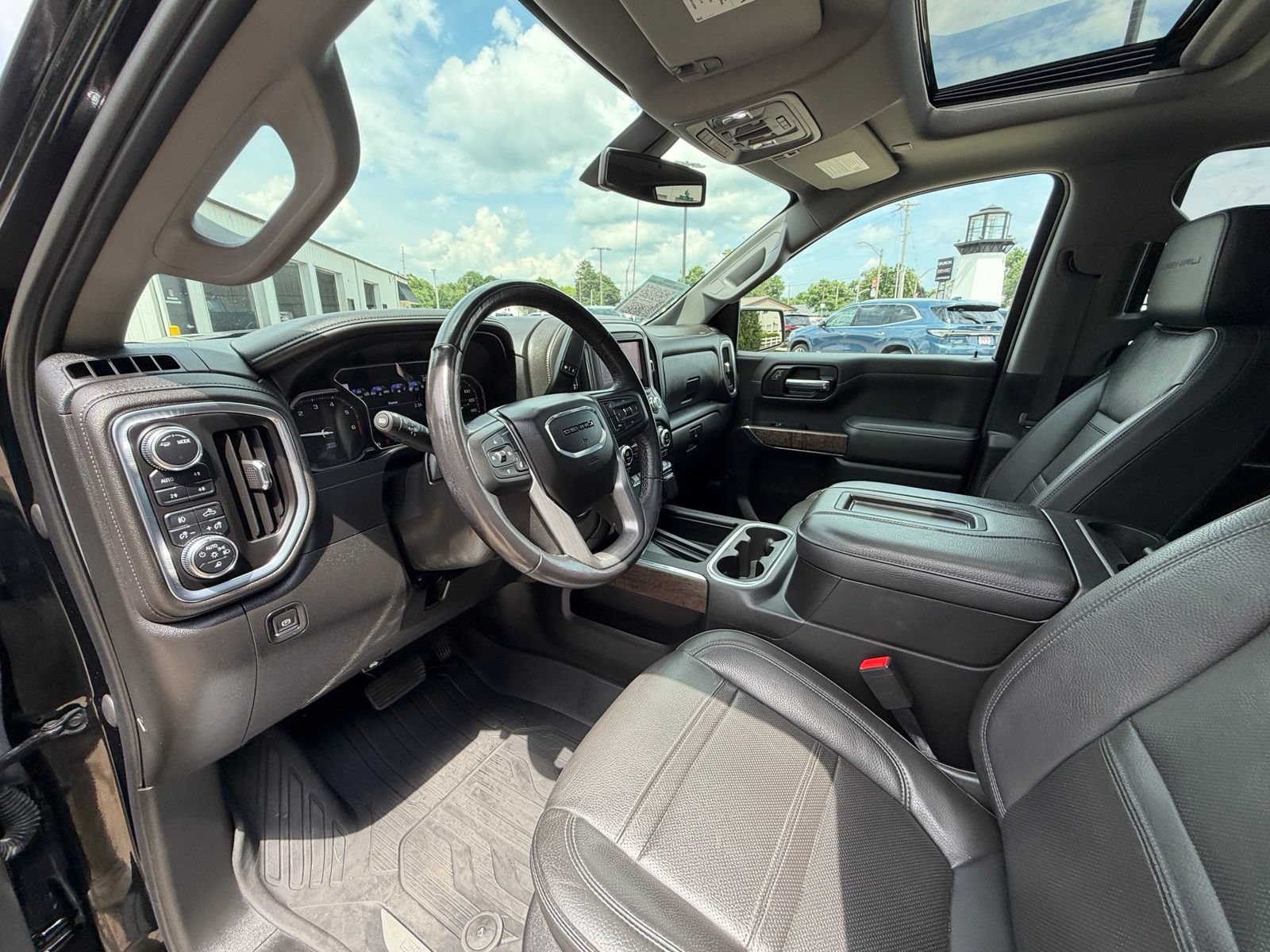 Used 2022 GMC Sierra 1500 Denali w/ Denali Premium Package AWD/4WD image 11
