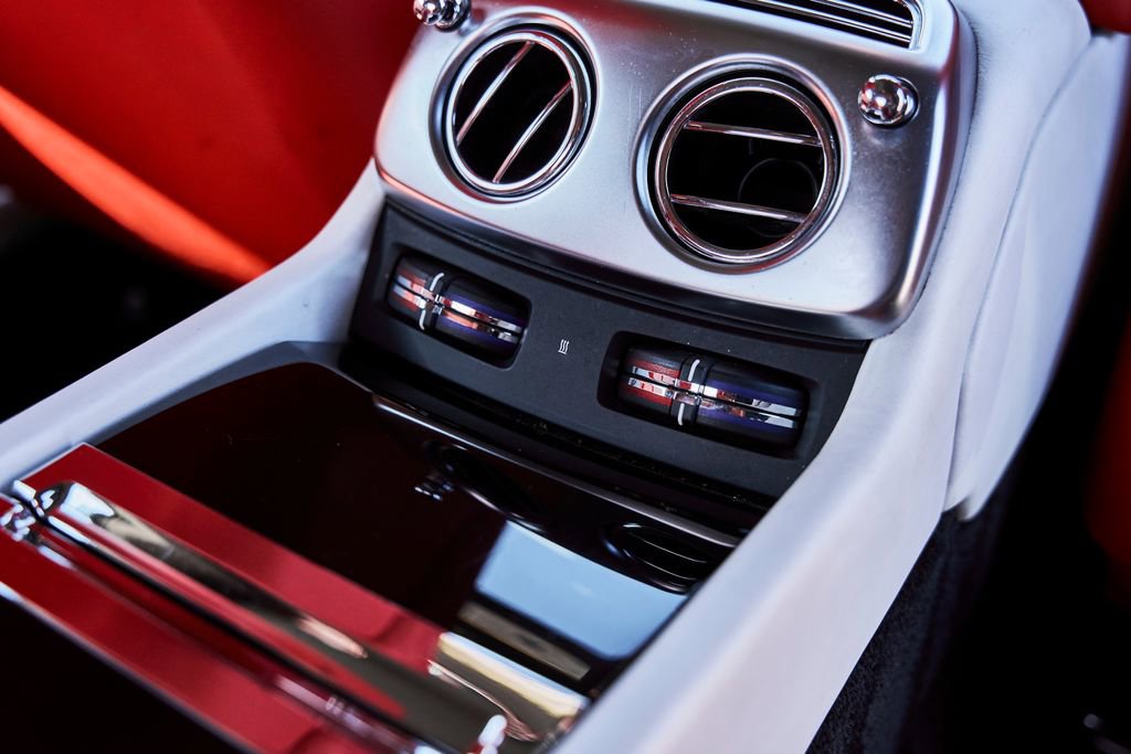 Used 2020 Rolls-Royce Wraith RWD image 40