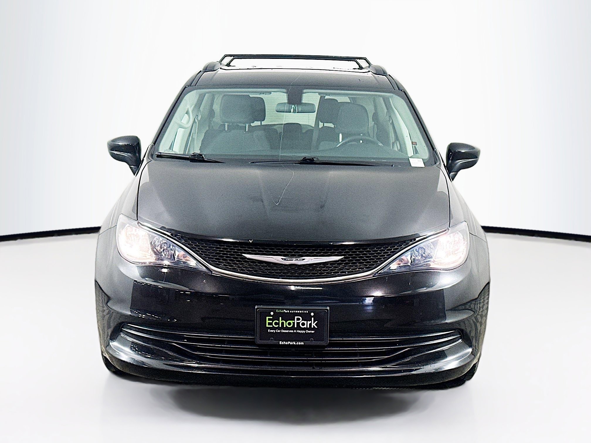 Used 2019 Chrysler Pacifica LX w/ Tire & Wheel Group FWD image 2