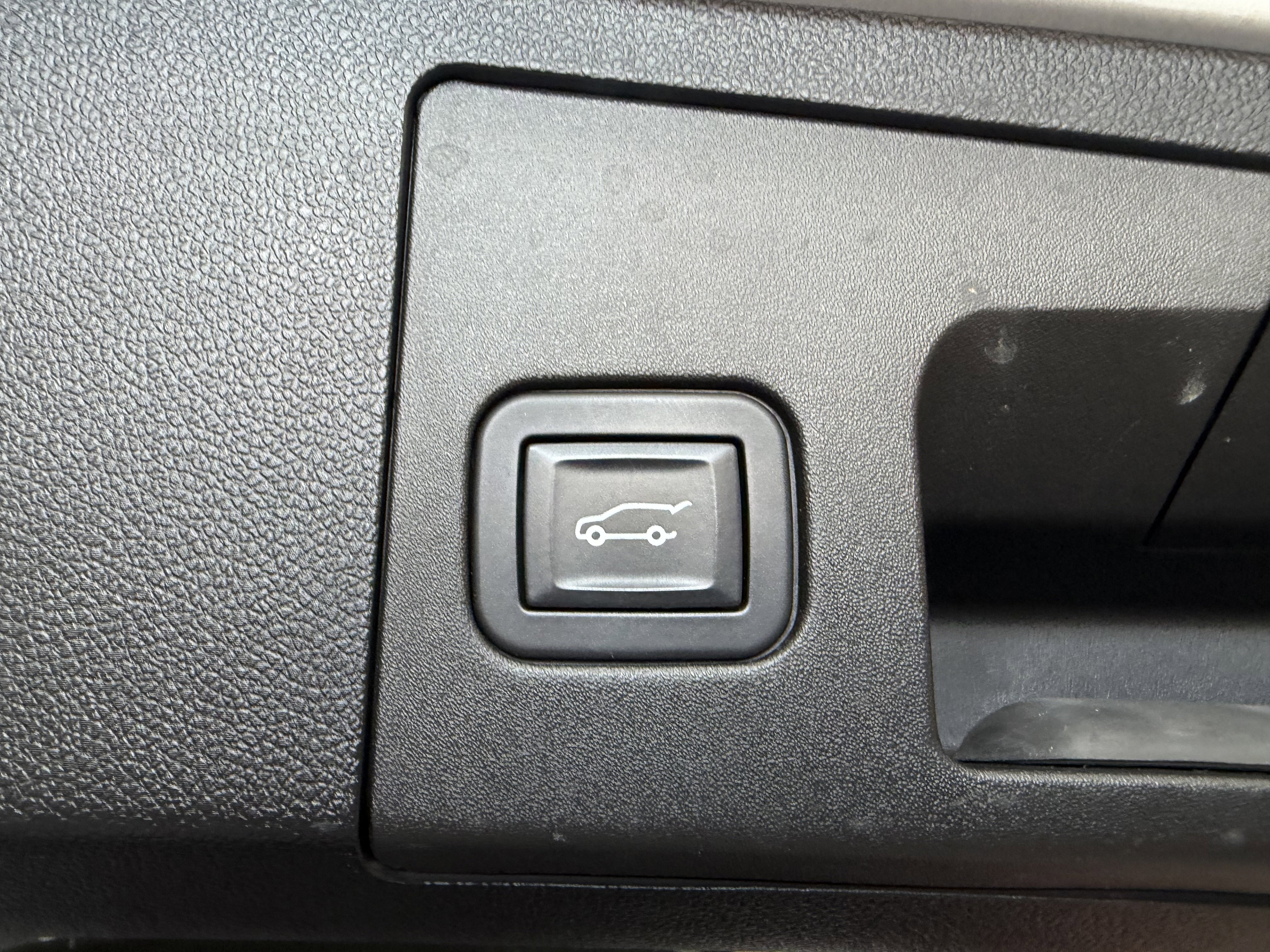 Used 2019 Cadillac XT4 Premium Luxury image 32